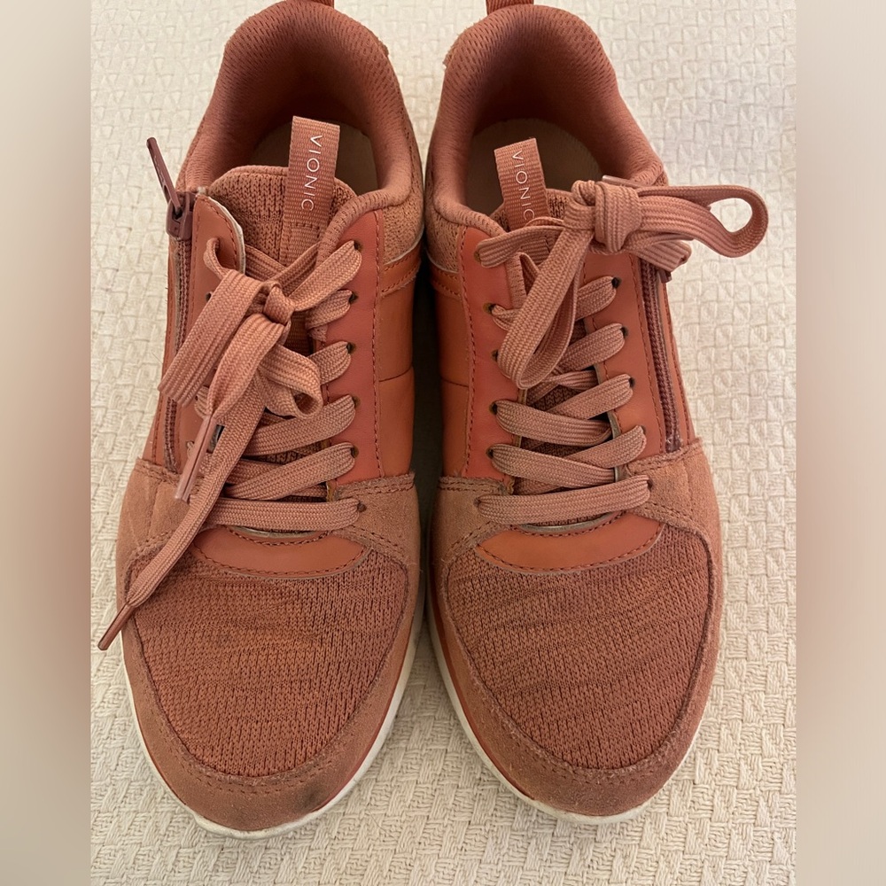 Vionic Athena Zip sneaker